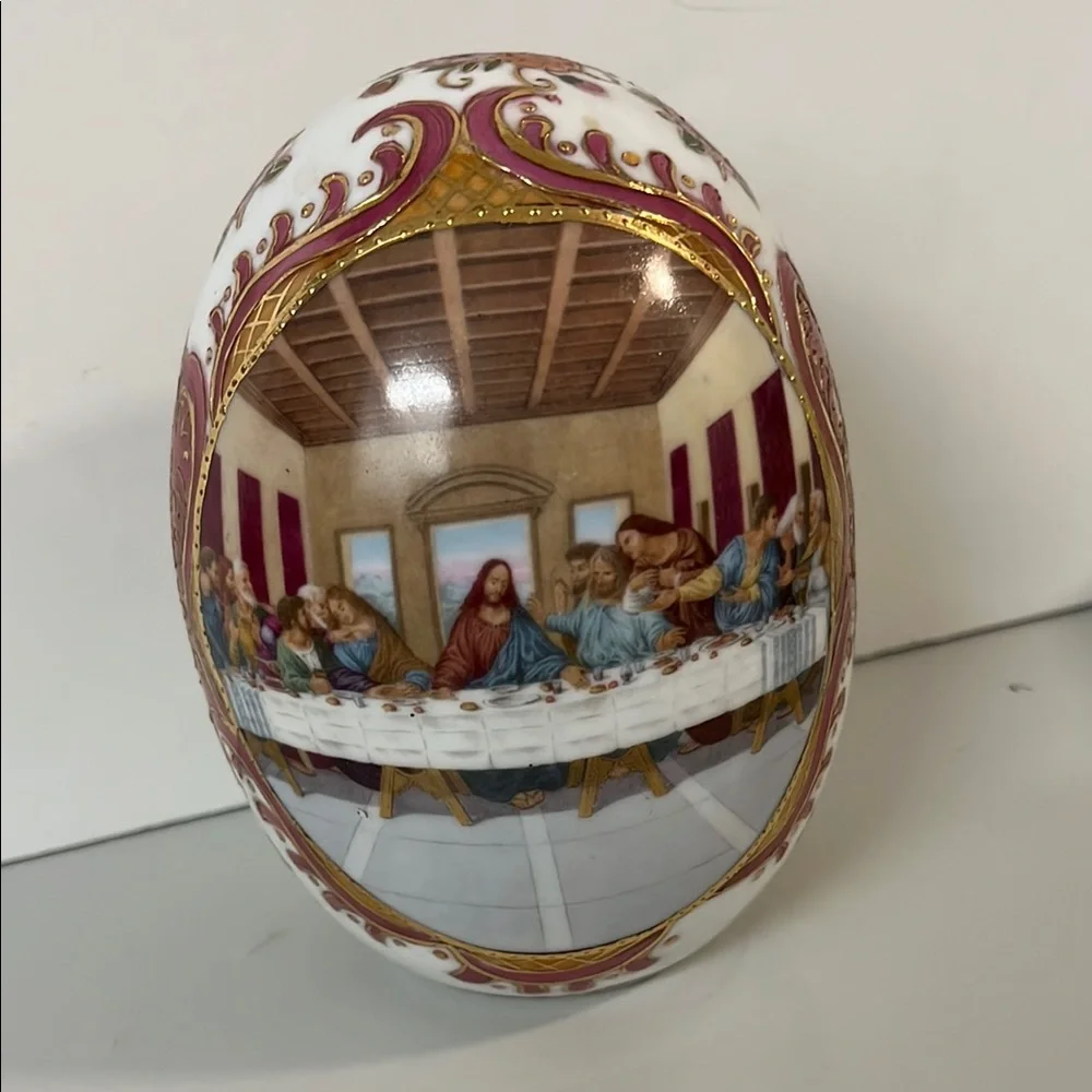 Decorative Ceramic Egg with Last Supper Design - Picture 12 of 13